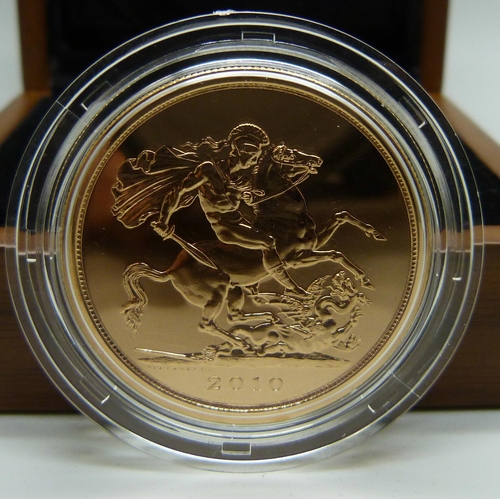 983C - The Royal Mint The 2010 Sovereign £5 Brilliant Uncirculated Gold Coin, No. 0388, cased