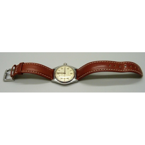 995 - A Rolex Oyster wristwatch, 1945, 30mm case, (with service receipt for full service at a cost of £540... 