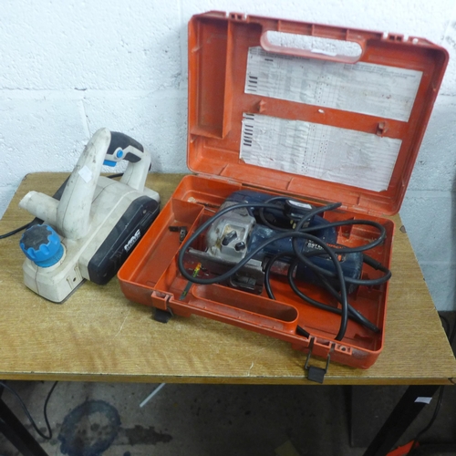 2065 - A Bosch GST60PB 240v jigsaw in case and MacAllister MSP750 electric plane