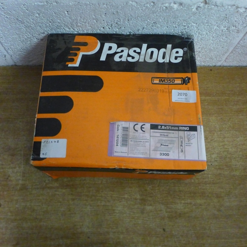 2070 - A box of 3300 Paslode 2,8 x 51mm ring D head IM350 nail gun nails