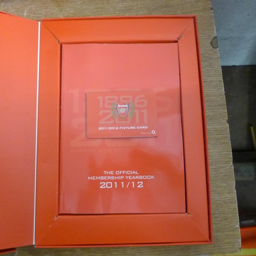 2081 - 8 Items of Arsenal memorabilia including scarf, year books, badges, etc.