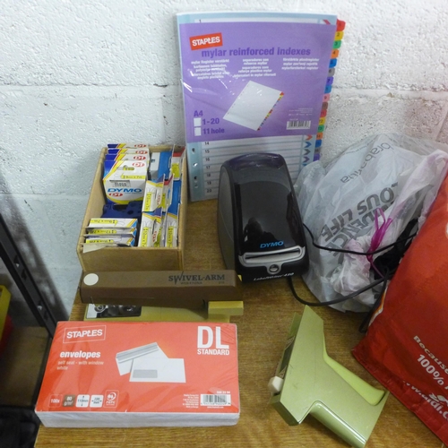 2091 - A Dymo Labelwriter 450 label printer and a bag of assorted office equipment including other label ma... 