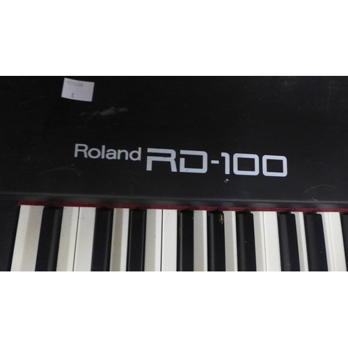 2095 - A Roland RD-100 studio keyboard