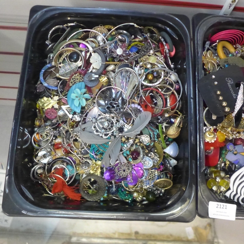 2121 - Two trays of costume earrings