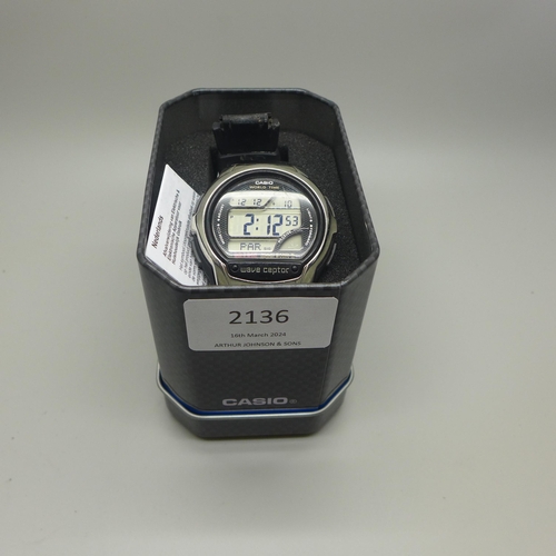 2136 - A men's Casio Wave Ceptor water resistant LCD digital black resin strap wristwatch * this lot is sub... 