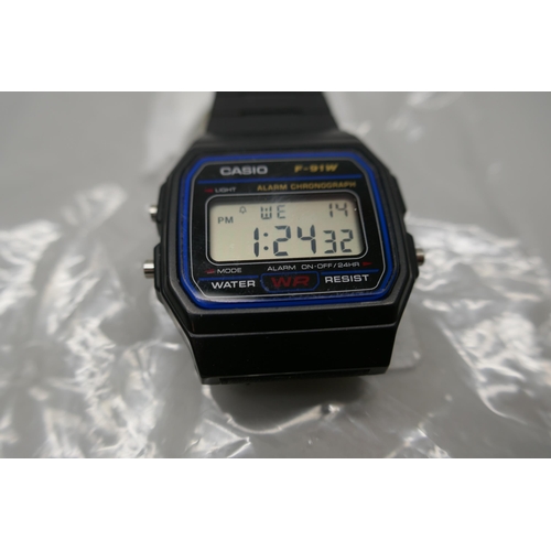 2147 - A men's Casio digital display black resin strap watch and a men's Casio chronograph black resin stra... 