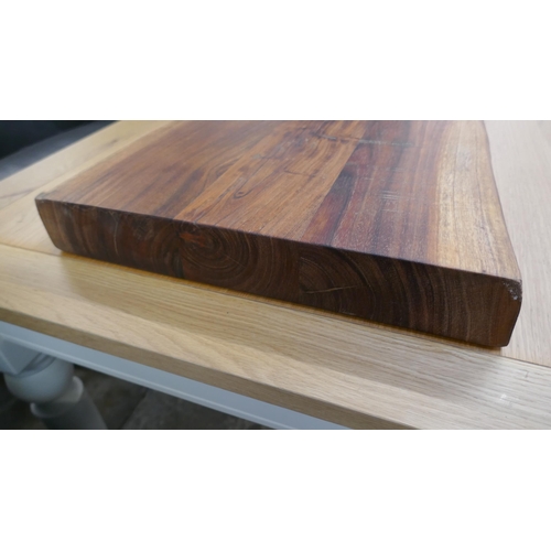 1423 - An extra large hardwood chopping board