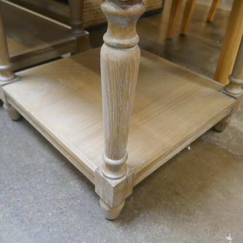 1484 - A Cotswold lamp table