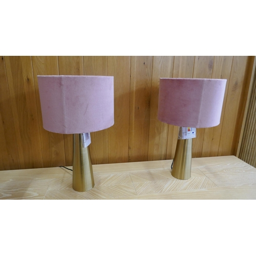 1488 - A pair of brass table lamps with pink velvet shades