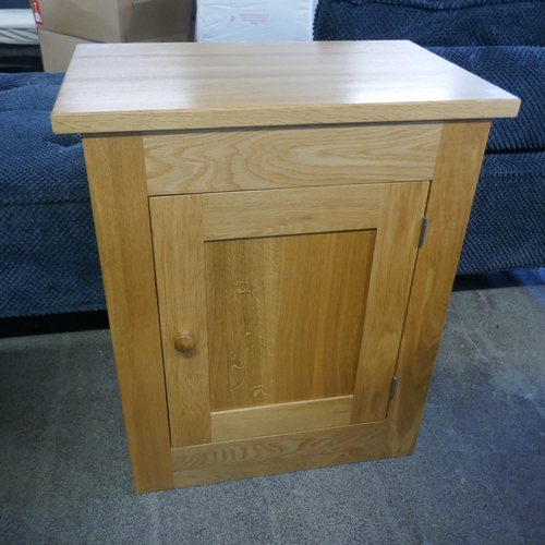 1531 - An oak single door cabinet