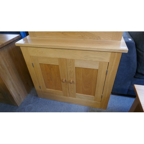 1532 - A tall oak four door cabinet