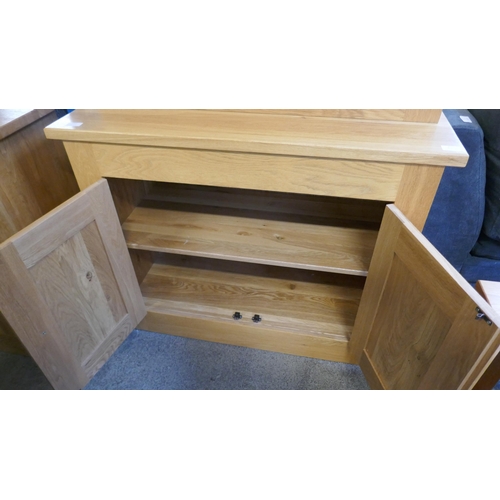 1532 - A tall oak four door cabinet