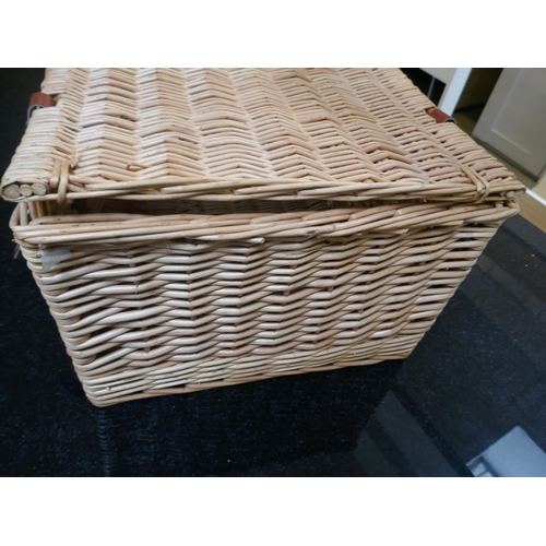 1549 - A Rick Stein wicker picnic basket