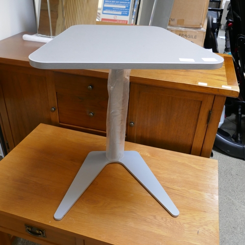 1585 - Heavy metal laptop tables with laser cut base