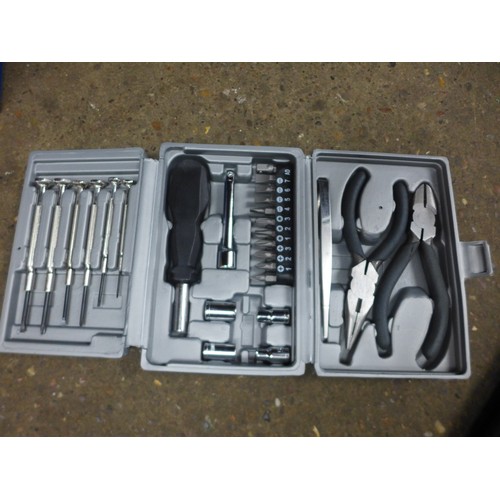 2079 - Six workshop items:- Ferrex 13w engraving tools (PER13G1), Weller soldering iron (BP865), pen type m... 