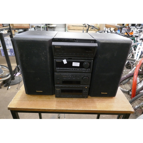 2176 - A Technics midi separates sound system; stereo tuner/CD player SL-CH700, stereo cassette deck RS-CD7... 