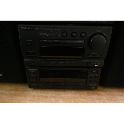 2176 - A Technics midi separates sound system; stereo tuner/CD player SL-CH700, stereo cassette deck RS-CD7... 