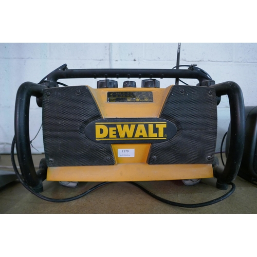 2179 - A Dewalt DW911 Type 1 site radio