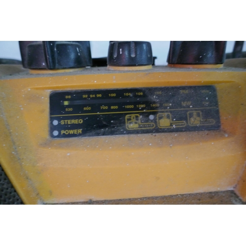 2179 - A Dewalt DW911 Type 1 site radio