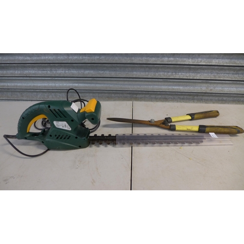 2280 - An FPHT450 240v 450w electric hedge cutter and a set of garden shears