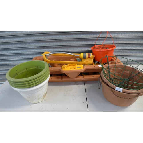 two-hozelock-growbag-self-watering-systems-four-assorted-hanging