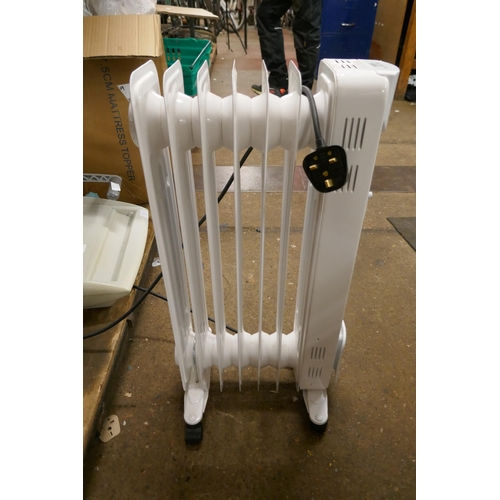 2452 - Two oil filled radiators (model CYBL20-7) and a Mercury 450-018UK