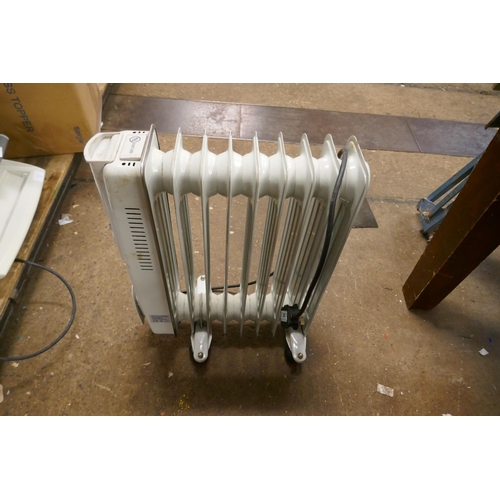 2452 - Two oil filled radiators (model CYBL20-7) and a Mercury 450-018UK