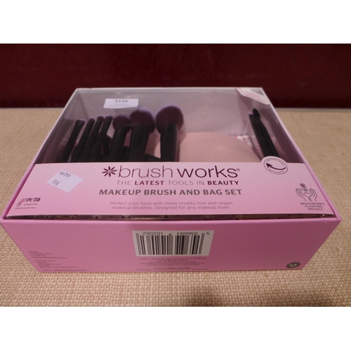 3126 - Makeup Brush & Bag Set    (316-222) *This lot is subject to VAT