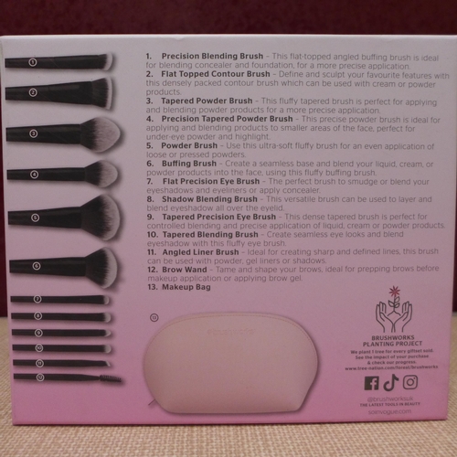 3126 - Makeup Brush & Bag Set    (316-222) *This lot is subject to VAT