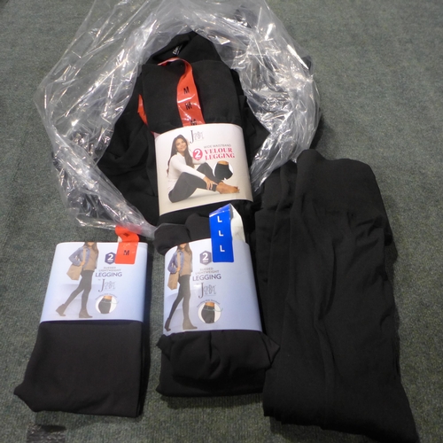 3150 - Quantity of women's black leggings, mixed sizes * this lot is subject to VAT