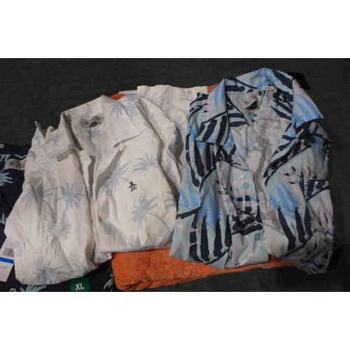 3159 - 4 x men's Penguin short sleeve tropical shirts and a beach towel * this lot is subject to VAT