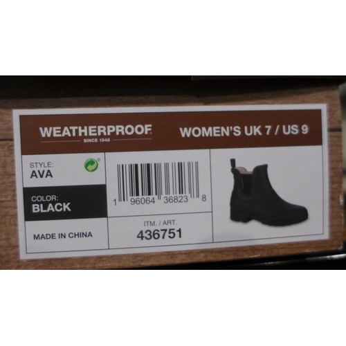 3165 - Women's weatherproof black ankle boots, UK size 7 * this lot is subject to VAT