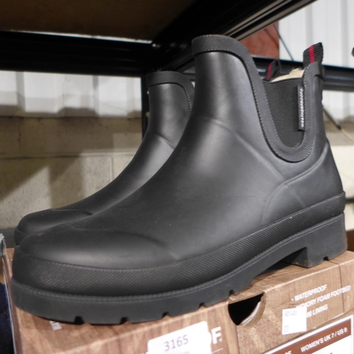 3165 - Women's weatherproof black ankle boots, UK size 7 * this lot is subject to VAT