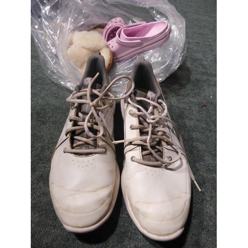 3168 - Small quantity of odd/used shoes (including a pair of men's Puma golf trainers (UK 11) * this lot is... 