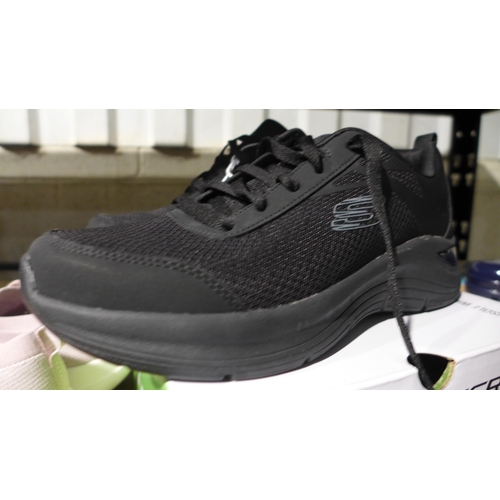 3178 - Men's black arch-support Skechers - UK size 7 * this lot is subject to VAT