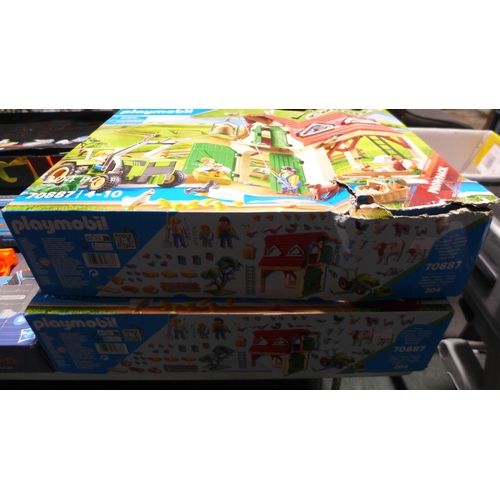 3208 - 2 sets Playmobil Country Farm  with animals  (316-252,253) *This lot is subject to VAT