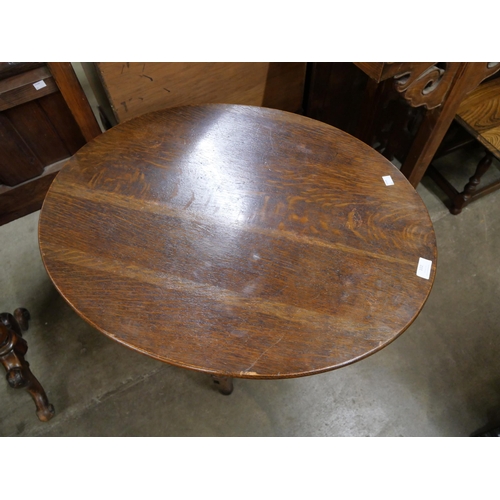 102 - A George II style oak folding occasional table