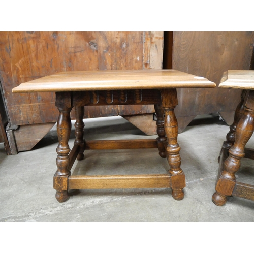 105 - A pair of 18th Century style oak lamp tables