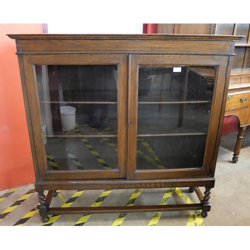 112 - An early 20th Century oak barleytwist two door bookcase