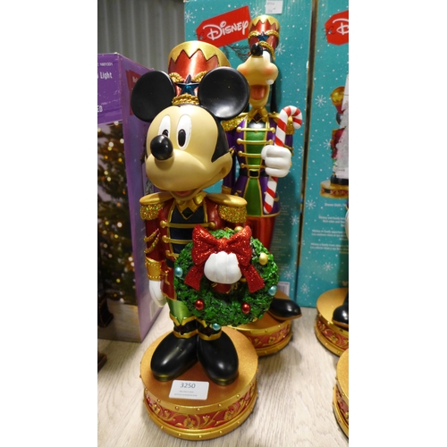 3250 - Disney Nut Crackers Mickey/Goofy (Damaged) (316-46) *This lot is subject to VAT