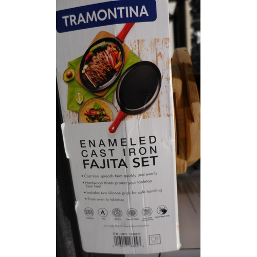 3276 - Tramontina Fajita Cast Iron Pan Set (315-455) *This lot is subject to VAT