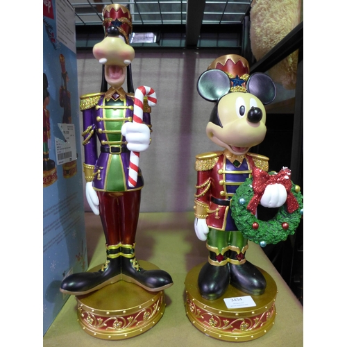 3454 - Disney Nut Crackers Mickey/Goofy (316-74) *This lot is subject to VAT