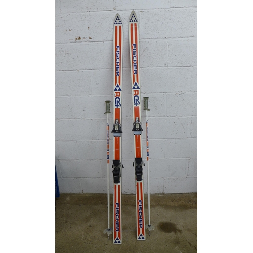 2235 - A pair of Fischer Salomon S637 skis and a pair of Fischer RC4 skiing poles in a carry bag