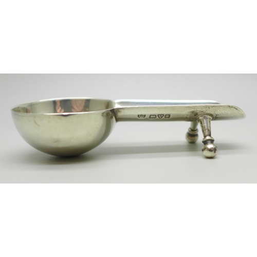 1017 - An Edward VII silver cigar rest/ashtray, Chester 1906, 32g, 9cm