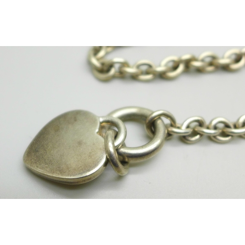 1019 - A silver necklace, 51g