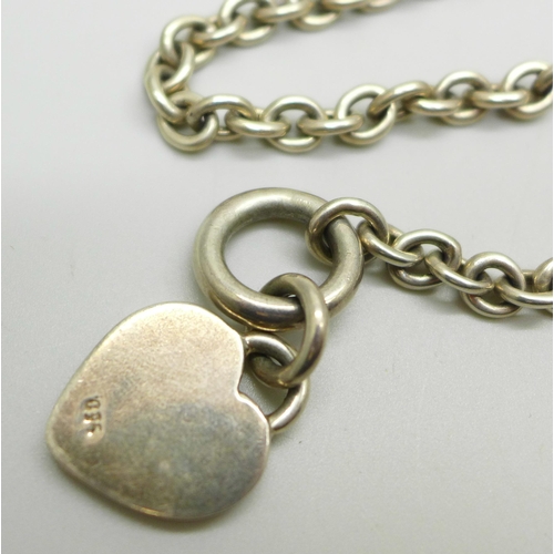 1019 - A silver necklace, 51g