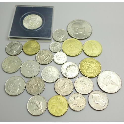 1022 - A collection of USA coins including JFK commemorative and other coins