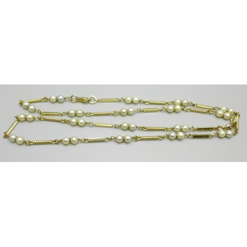 1035 - A vintage 9ct gold and pearl necklace, 20g, approximately 68cm