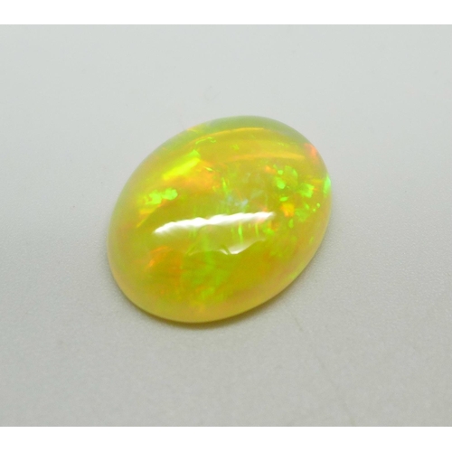 1039 - An unmounted opal, 2.6g (13cts)