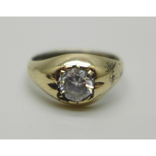 1046 - A 9ct gold ring set with diamond simulant, M/N, 2.3g